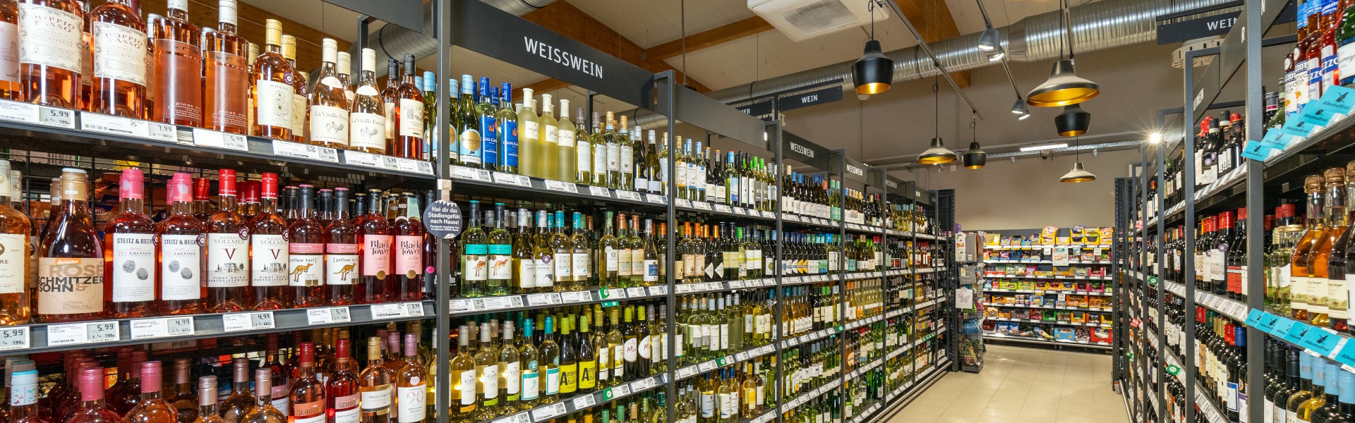 Weinabteilung Regale